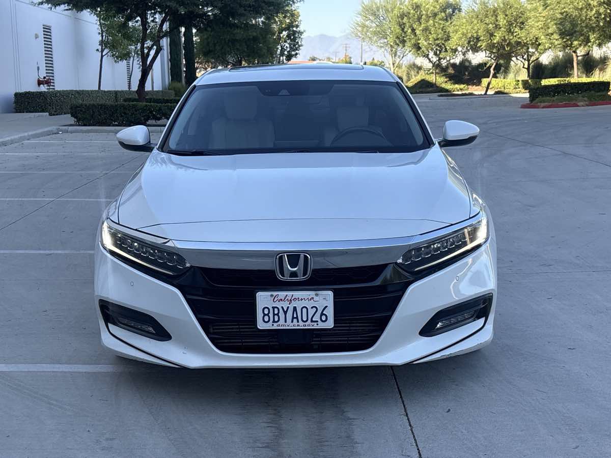 Used 2018 Honda Accord Touring image 8