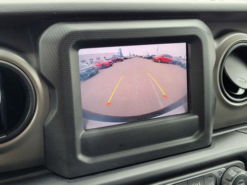 Used 2021 Jeep Wrangler Unlimited Sport image 23