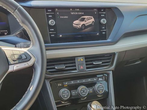 Used 2024 Volkswagen Taos SE image 13