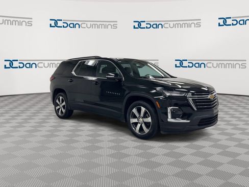 Used 2023 Chevrolet Traverse LT w/ LT Premium Package image 2