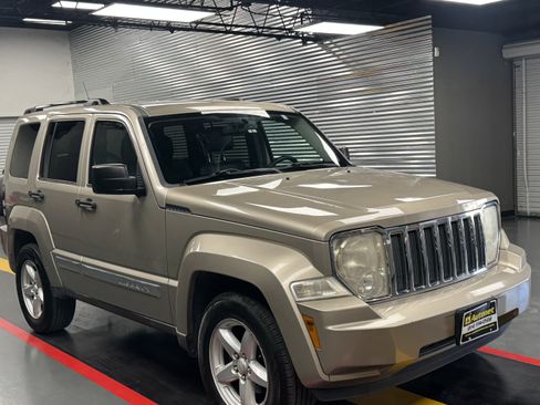 Used 2011 Jeep Liberty Limited image 5