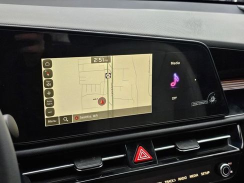 New 2025 Kia Niro EX image 21