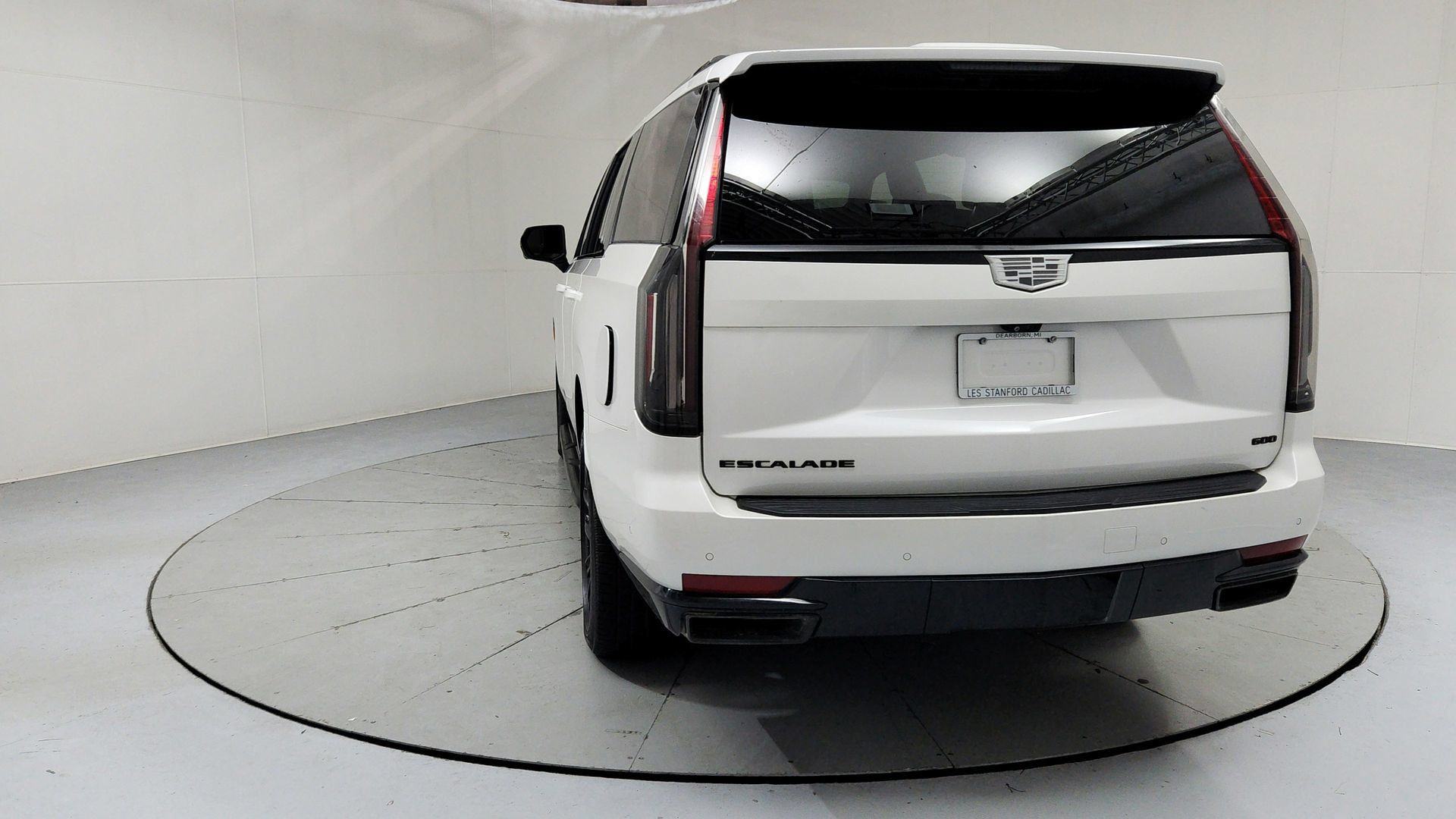 Used 2023 Cadillac Escalade ESV Sport w/ LPO, ONYX Package AWD/4WD image 4