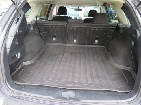Used 2018 Subaru Outback 2.5i Premium image 15