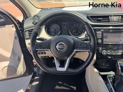 Used 2017 Nissan Rogue Sport SL FWD image 16