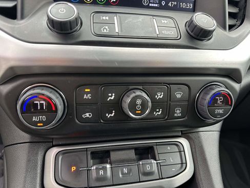 Used 2023 GMC Acadia SLT w/ Elevation Edition image 25