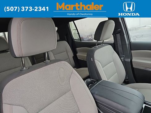 Used 2025 Chevrolet Traverse LT image 20