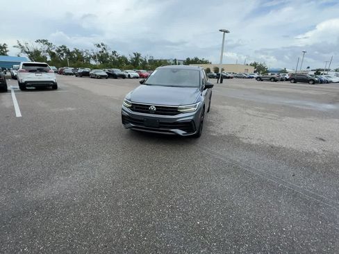 Used 2024 Volkswagen Tiguan SE R-Line FWD image 3