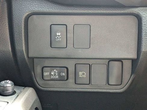 Used 2020 Toyota Tacoma SR5 AWD/4WD image 20