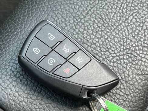 Used 2025 GMC Yukon XL Denali AWD/4WD image 36