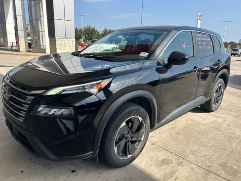 Used 2025 Nissan Rogue SV AWD/4WD image 27
