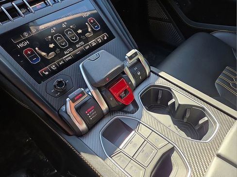 Used 2024 Lamborghini Urus Performante image 13
