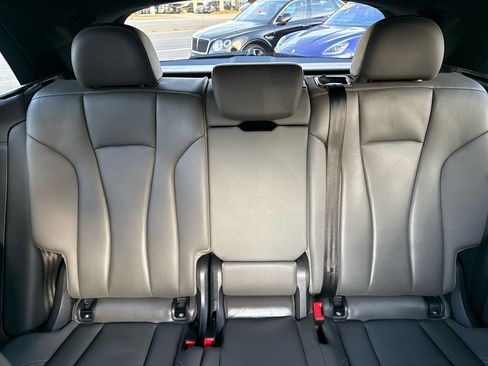 Used 2019 Audi Q8 Premium Plus w/ Premium Plus image 36