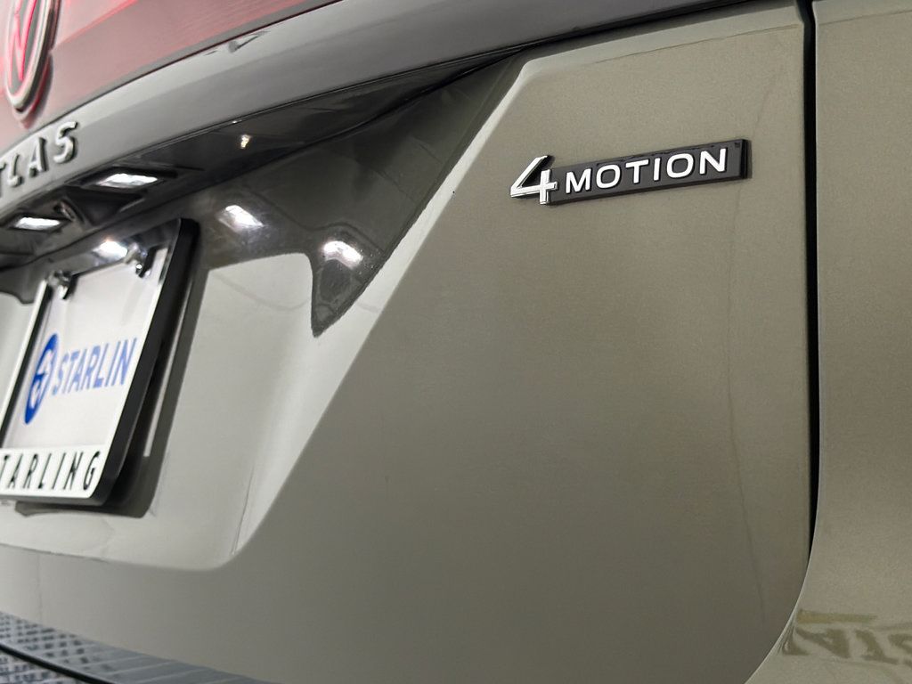 Used 2025 Volkswagen Atlas Peak Edition SE AWD/4WD image 44