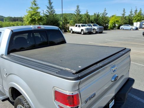 Used 2014 Ford F150 Lariat w/ Equipment Group 502A Luxury AWD/4WD image 17