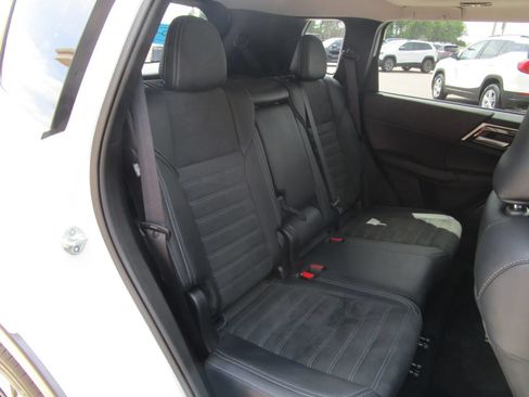 Used 2025 Mitsubishi Outlander SE AWD/4WD image 16