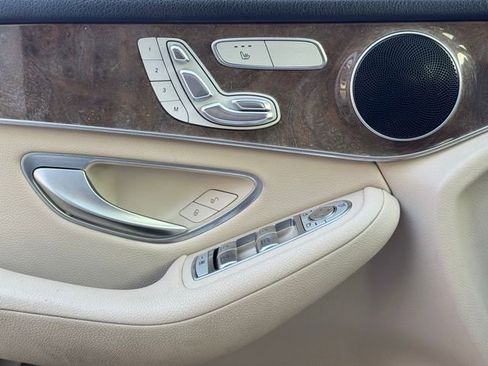 Used 2018 Mercedes-Benz GLC 300 GLC 300 w/ Premium Package image 23