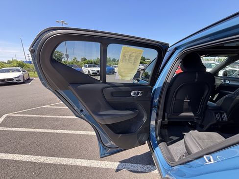Used 2025 Volvo XC40 B5 Plus AWD/4WD image 36