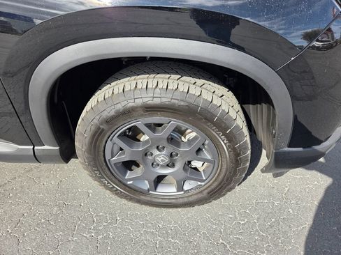 Used 2025 Honda Pilot TrailSport image 10