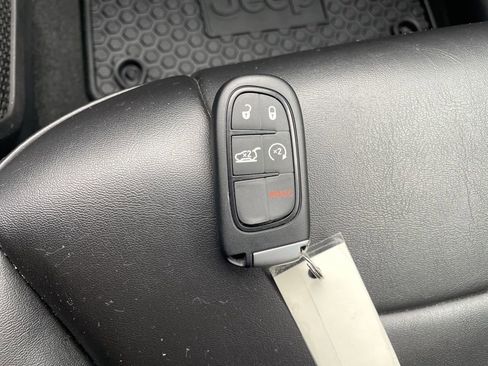 Used 2020 Jeep Cherokee Latitude Plus image 24