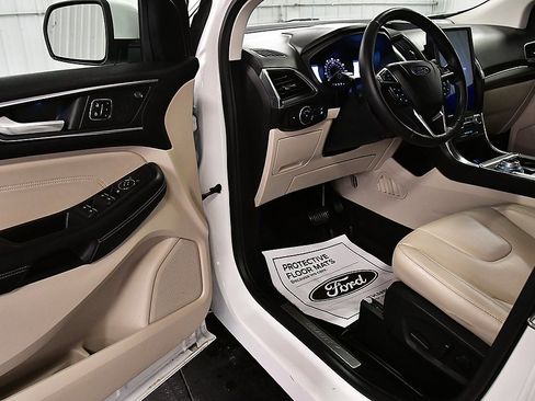 Used 2022 Ford Edge Titanium image 14