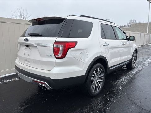 Used 2017 Ford Explorer Platinum image 3