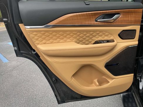 Certified 2025 Jeep Grand Cherokee Summit image 18