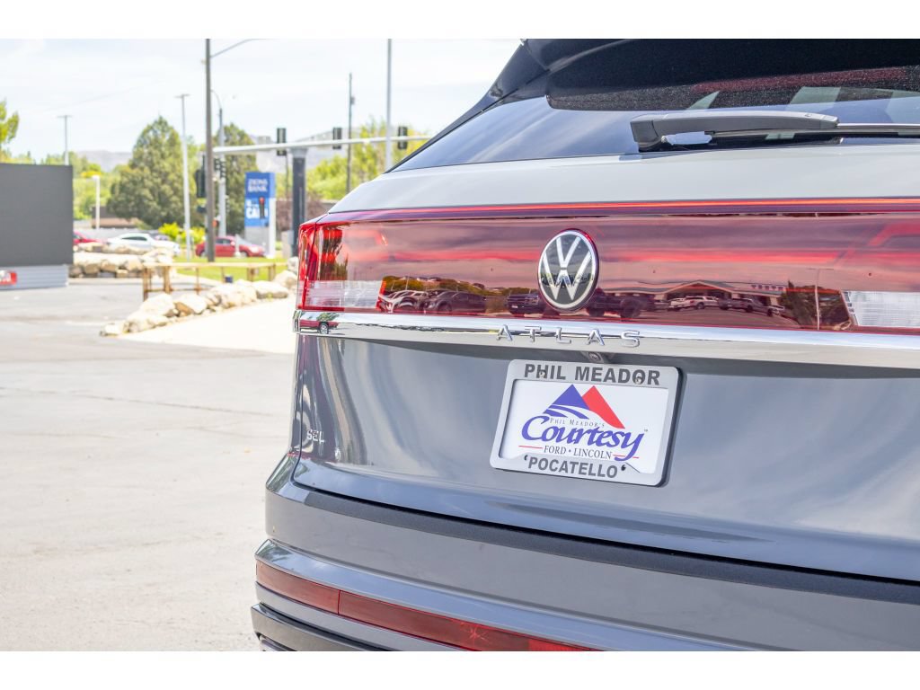Used 2024 Volkswagen Atlas Cross Sport SEL Premium R-Line AWD/4WD image 31