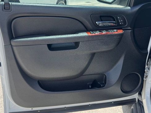 Used 2014 Chevrolet Tahoe LTZ image 19