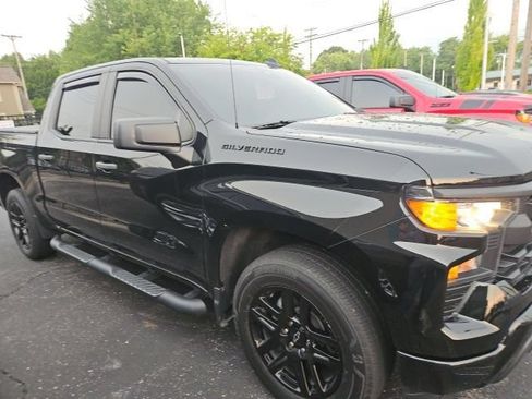 Used 2023 Chevrolet Silverado 1500 Custom AWD/4WD image 2
