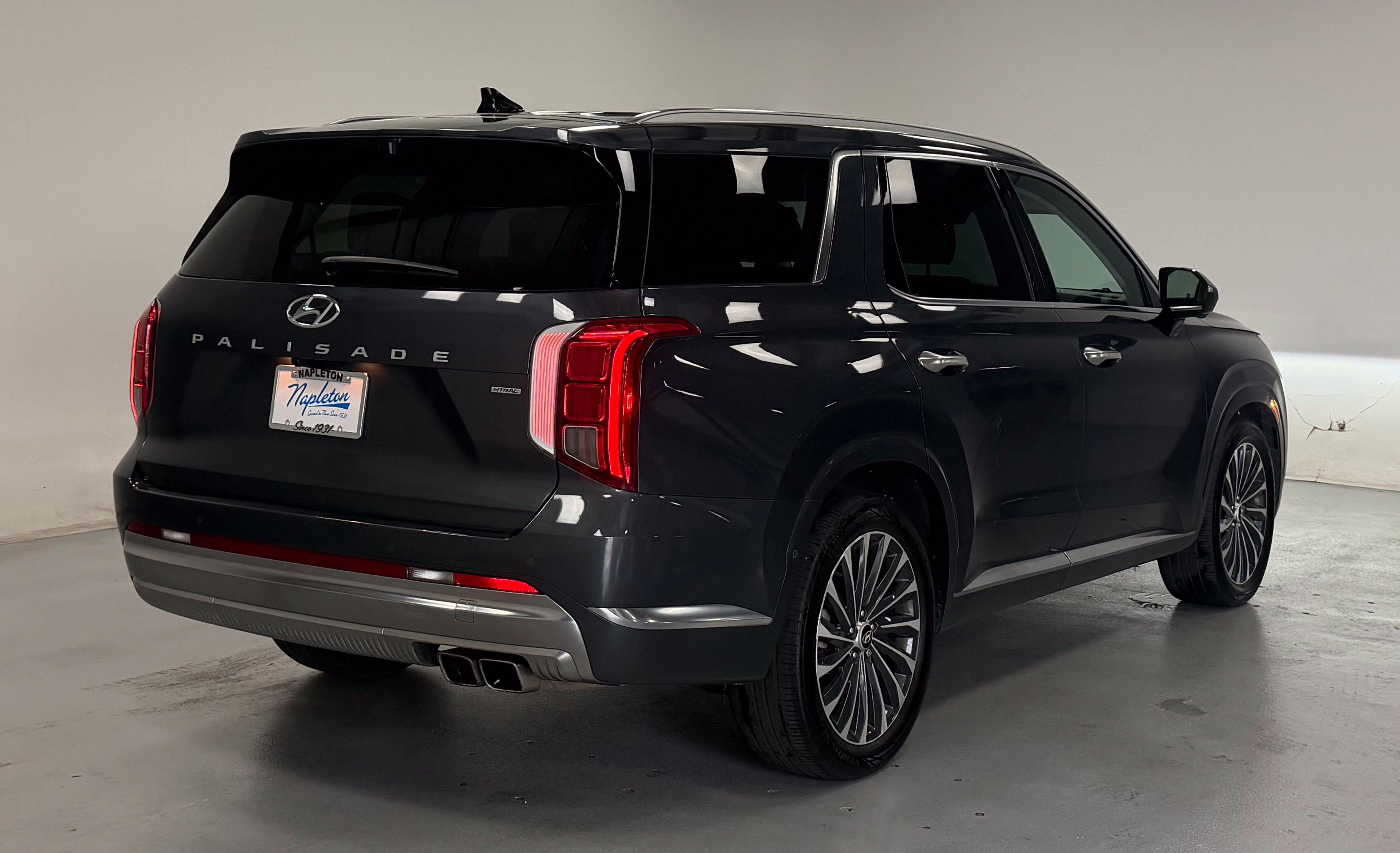Used 2024 Hyundai Palisade Calligraphy AWD/4WD image 3
