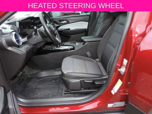 Certified 2025 Chevrolet Trax LT w/ LT Convenience Package image 18