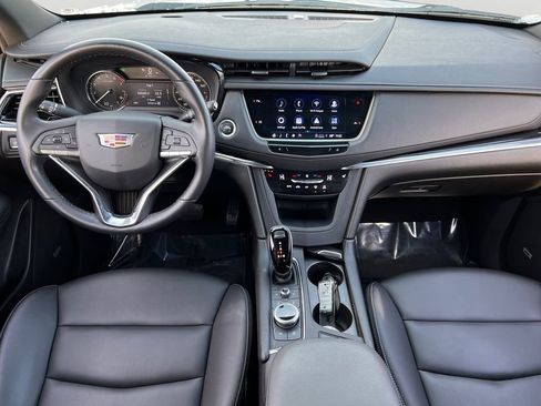 Used 2023 Cadillac XT6 Luxury image 12