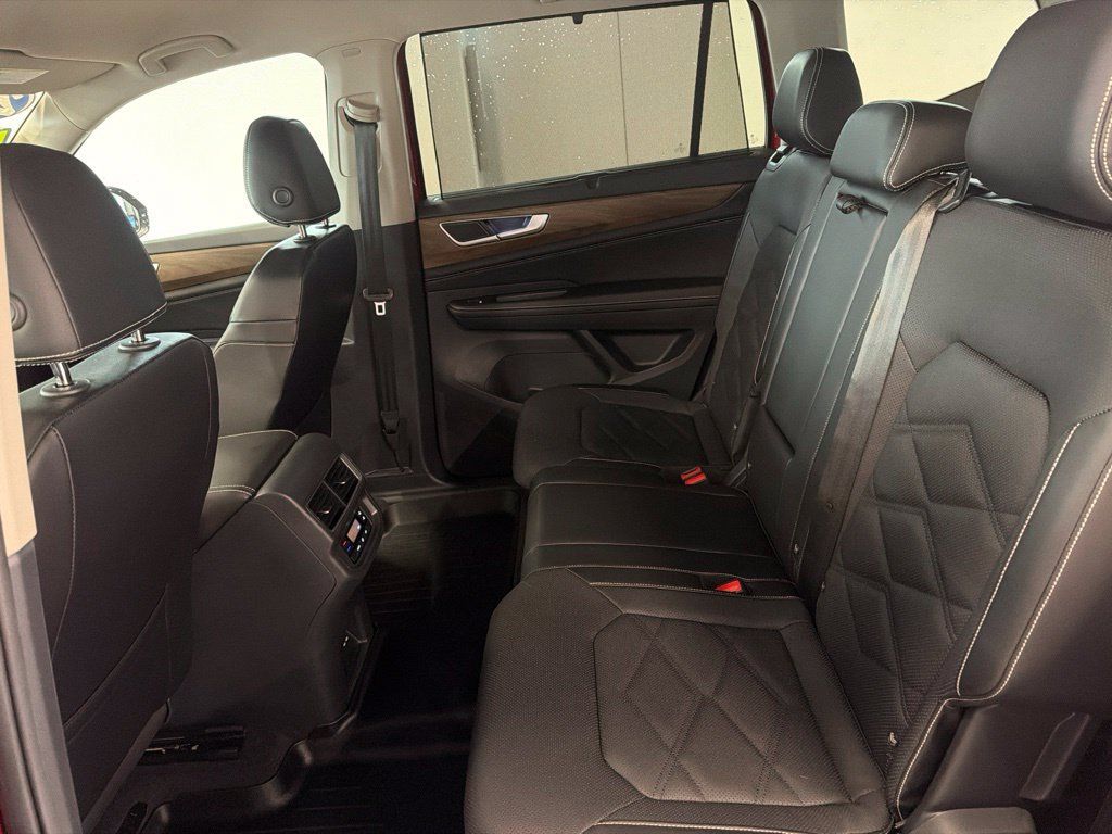 Used 2024 Volkswagen Atlas SE AWD/4WD image 46