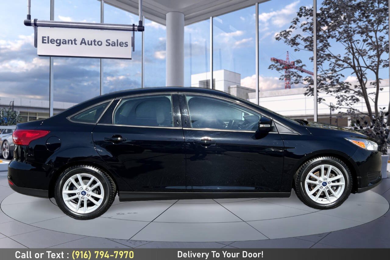 Used 2018 Ford Focus SE w/ Cold Weather Package FWD image 4