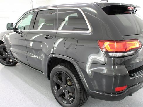 Used 2015 Jeep Grand Cherokee Altitude image 16