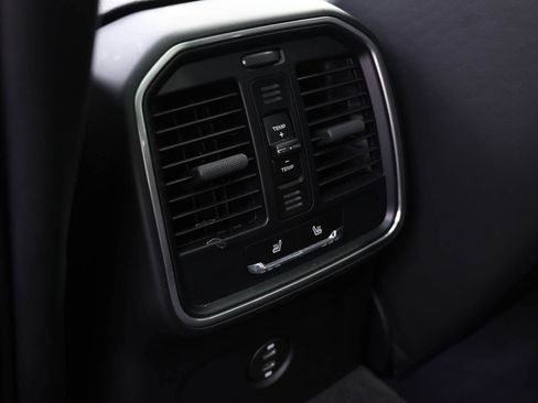 Certified 2024 Porsche Macan image 20