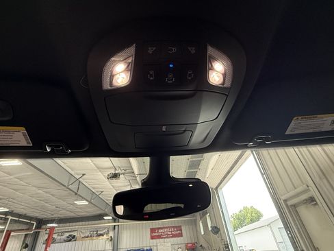 New 2027 Chrysler Pacifica Select FWD image 18