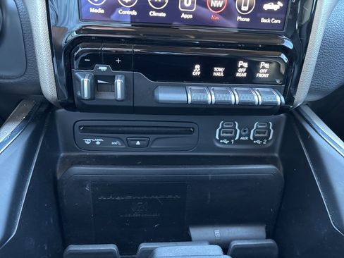 Used 2019 RAM 1500 Laramie image 70
