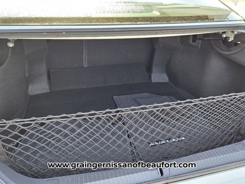 Used 2020 Toyota Avalon Limited image 6