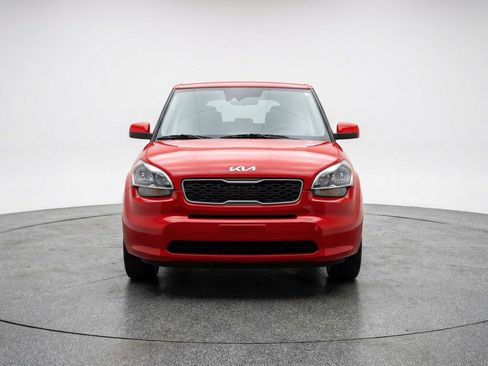 Used 2025 Kia Soul LX w/ LX Technology Package image 2