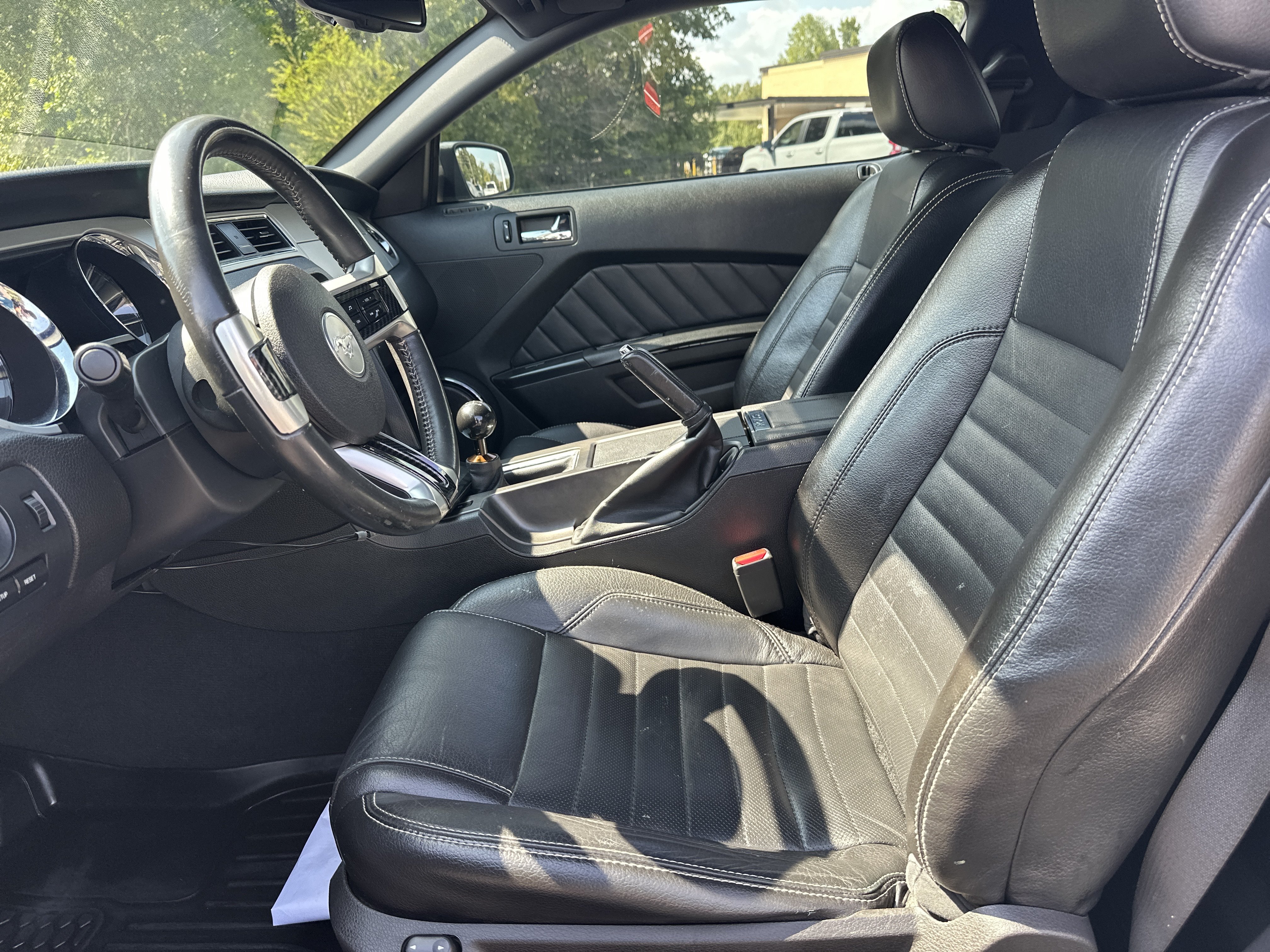 Used 2010 Ford Mustang GT RWD image 10