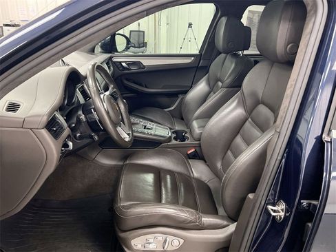 Used 2017 Porsche Macan Turbo image 20