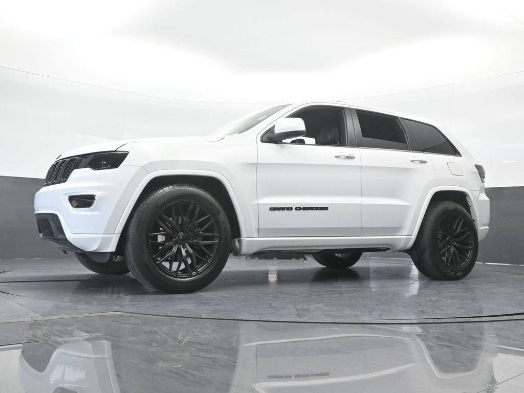 Used 2018 Jeep Grand Cherokee Altitude RWD image 54