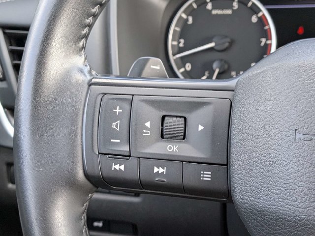 Used 2025 Nissan Rogue SV FWD image 24
