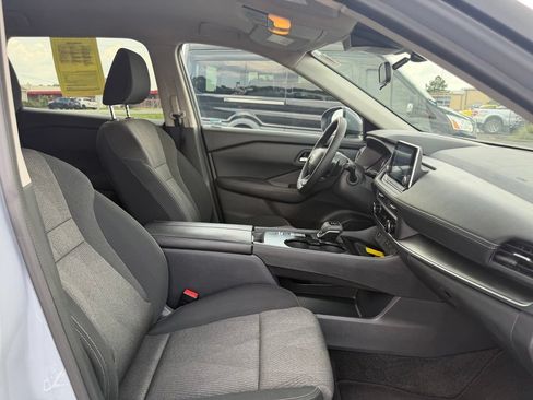 Used 2026 Nissan Rogue SV FWD image 31