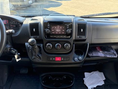 Used 2021 RAM ProMaster 2500 w/ Convenience Group FWD image 21