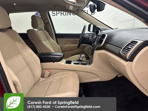 Used 2017 Jeep Grand Cherokee Laredo image 12