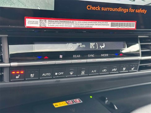 Used 2025 Toyota Sienna Platinum image 29