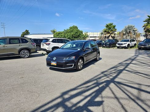 Used 2016 Volkswagen e-Golf SEL Premium image 3